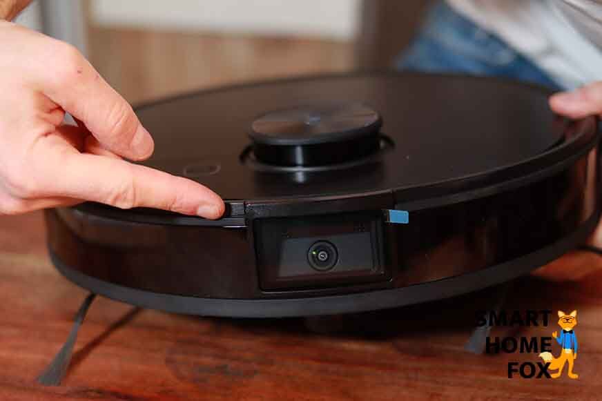 Die Frontkamera des Ecovacs Deebot T9 AIVI ist in der Nahaufnahme von Vorne zu sehen.